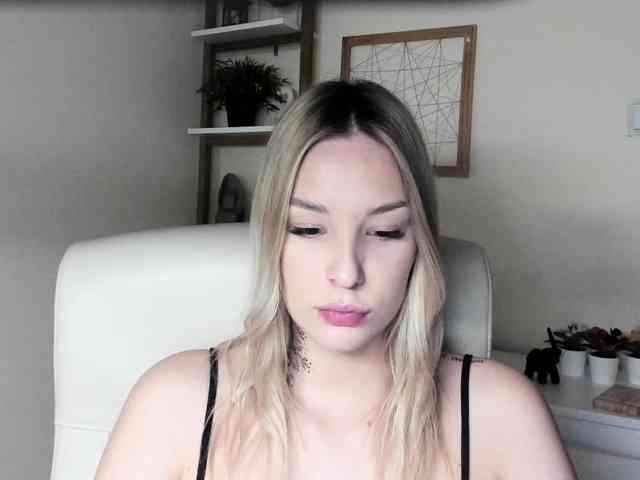 AngelaLux webcam