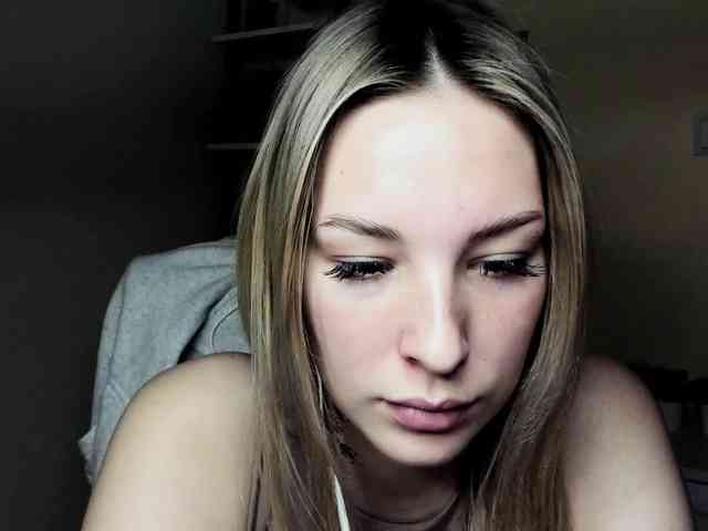 AngelaLux webcam
