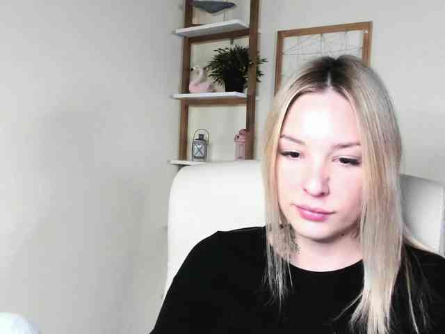 AngelaLux webcam