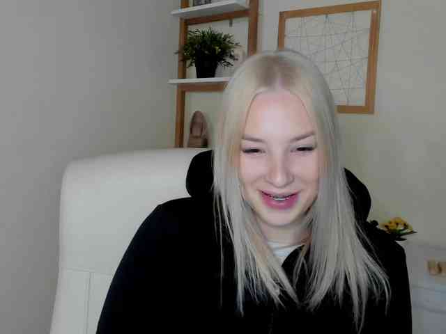 AngelaLux webcam