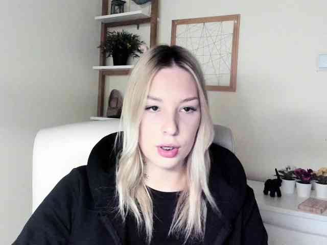 AngelaLux webcam