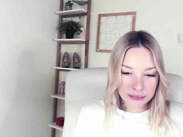 AngelaLux Live Webcam on BongaCams