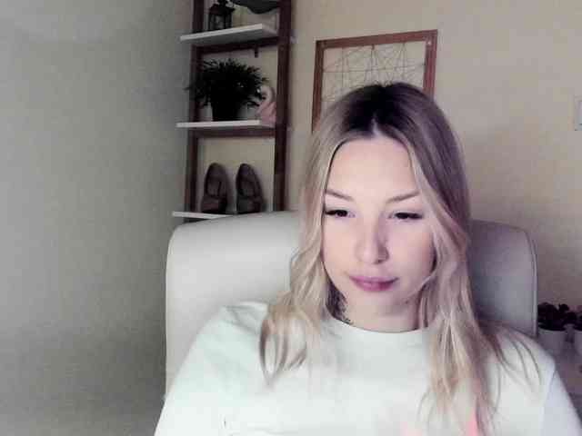 AngelaLux webcam