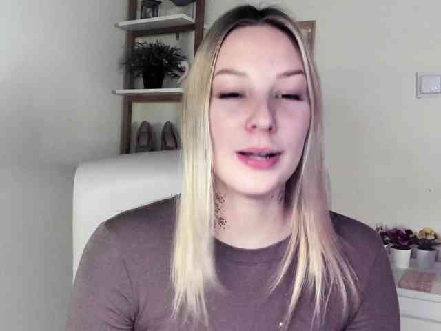 AngelaLux webcam
