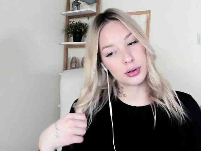 AngelaLux webcam