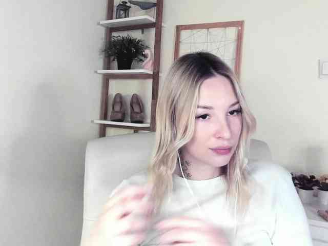 AngelaLux webcam