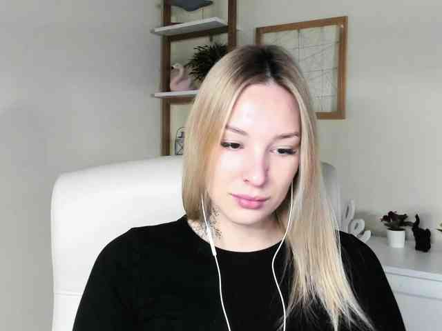 AngelaLux webcam