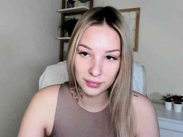 AngelaLux webcam