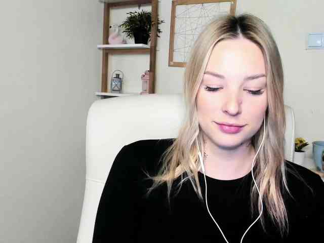 AngelaLux webcam