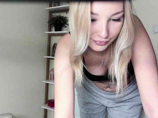 AngelaLux webcam