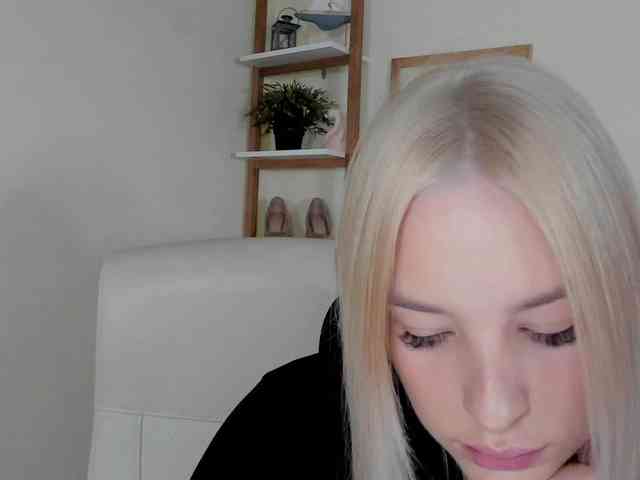 AngelaLux webcam