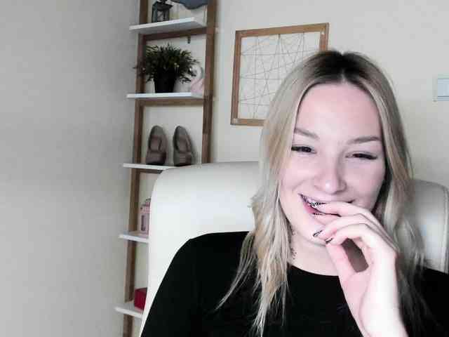 AngelaLux webcam