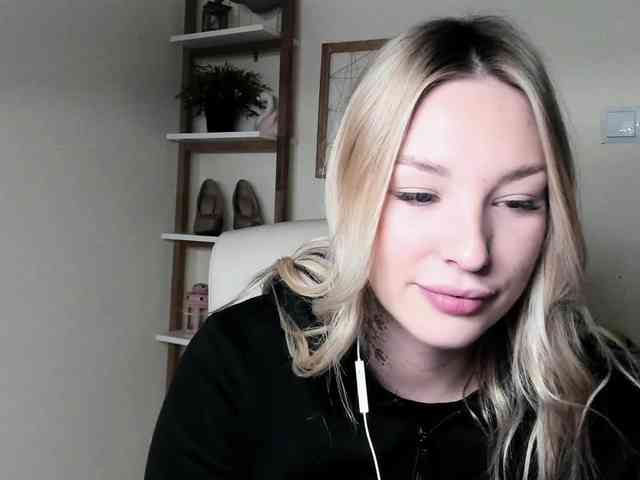 AngelaLux webcam