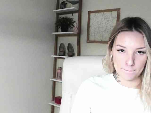 AngelaLux webcam