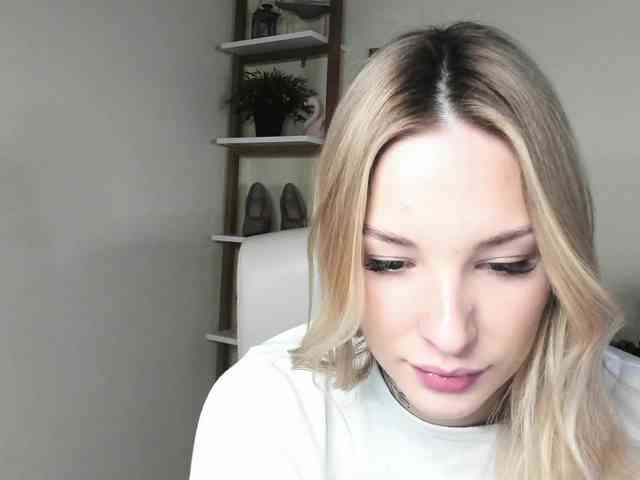 AngelaLux webcam