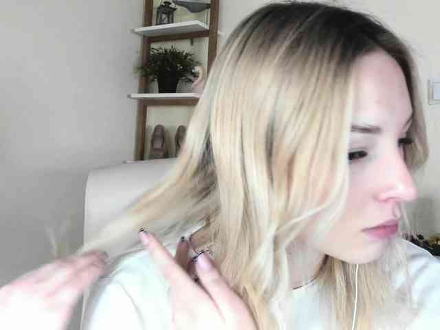 AngelaLux webcam