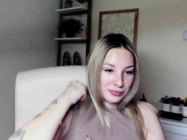 AngelaLux webcam