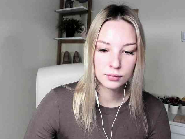 AngelaLux webcam