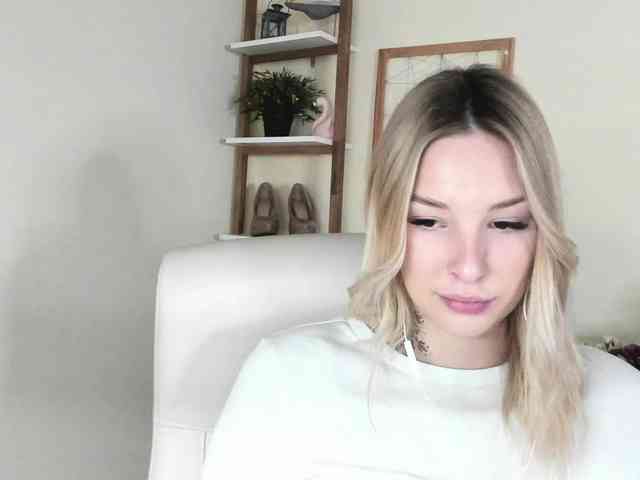 AngelaLux webcam
