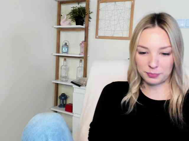 AngelaLux webcam
