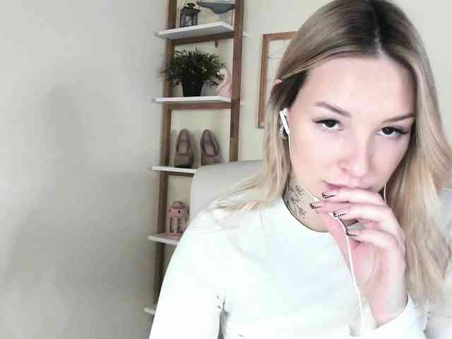 AngelaLux webcam
