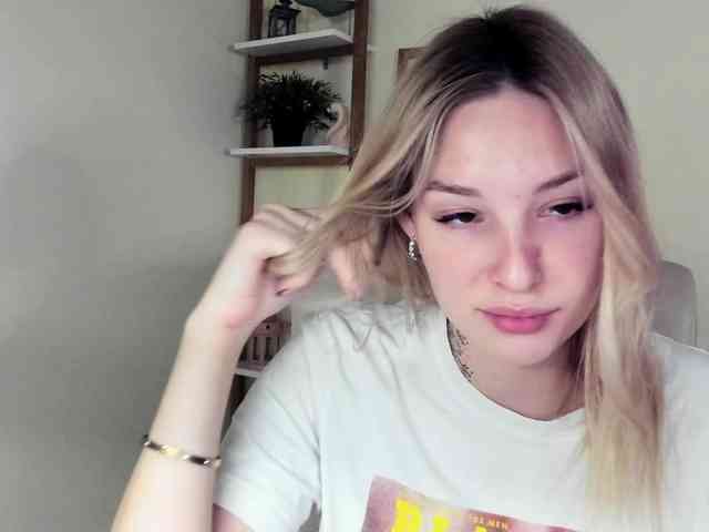 AngelaLux webcam