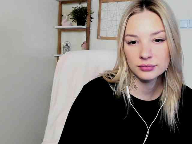 AngelaLux webcam