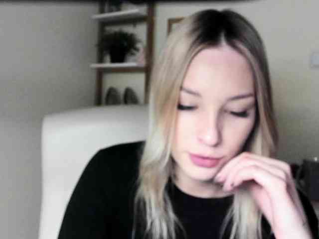 AngelaLux webcam