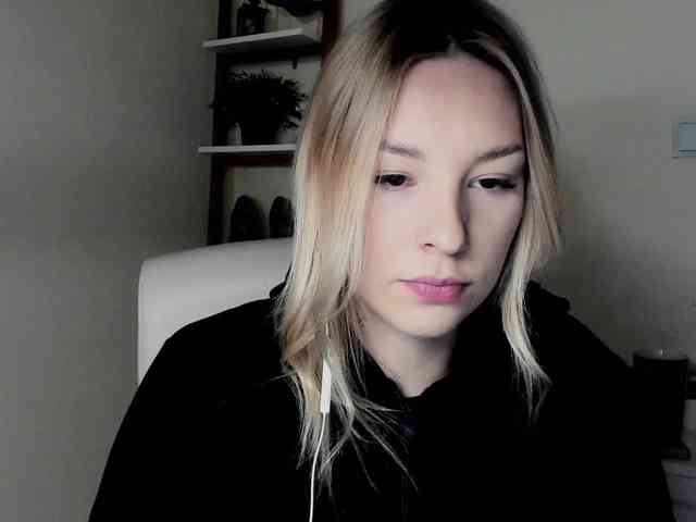 AngelaLux webcam