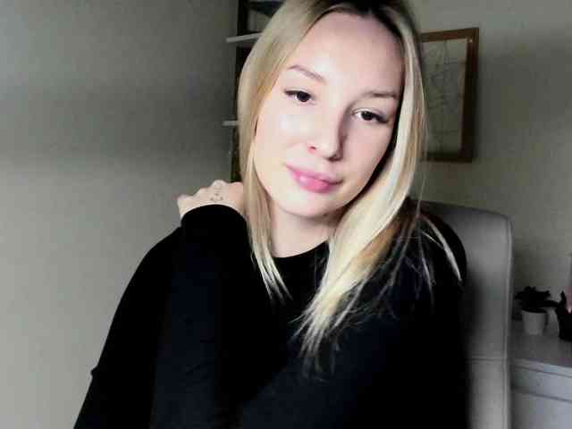 AngelaLux webcam
