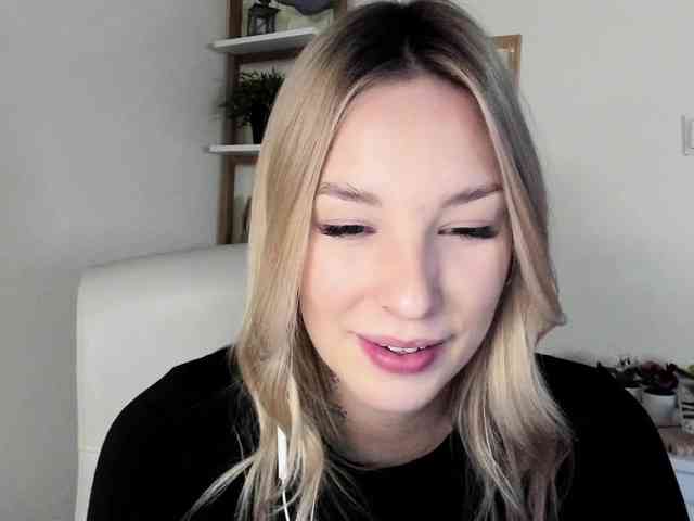 AngelaLux webcam