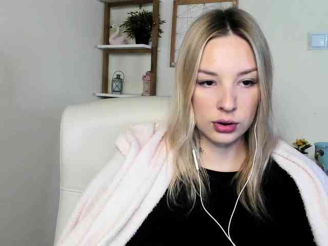AngelaLux webcam