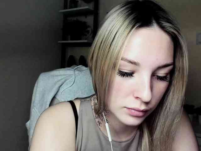 AngelaLux webcam