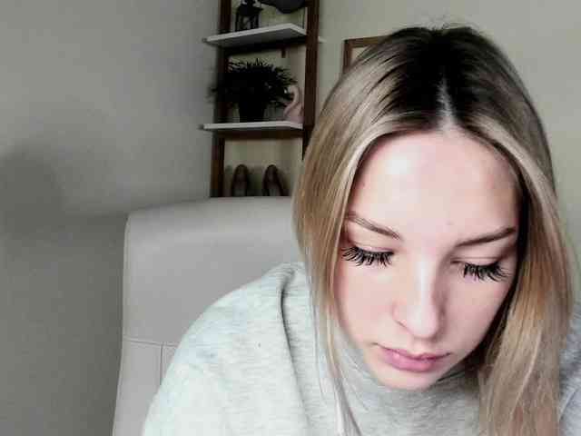 AngelaLux webcam