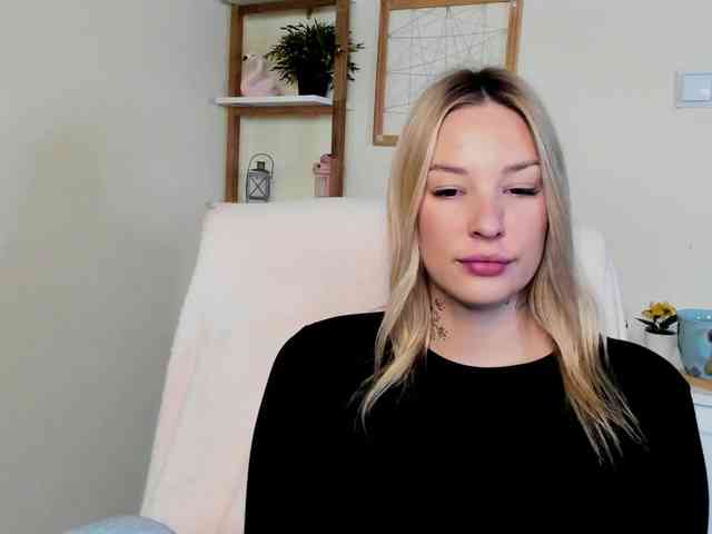 AngelaLux webcam