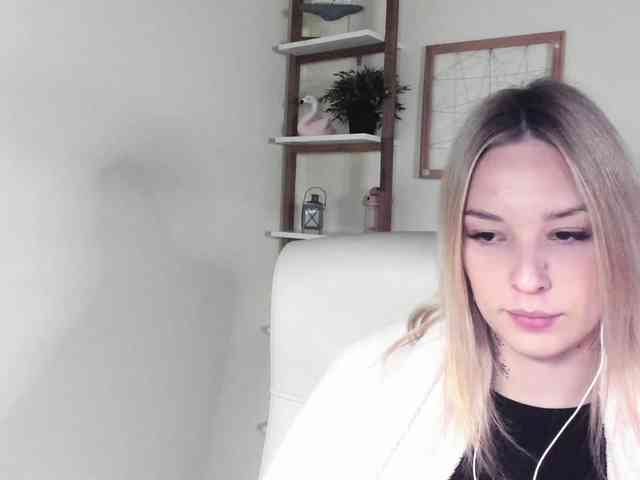 AngelaLux webcam