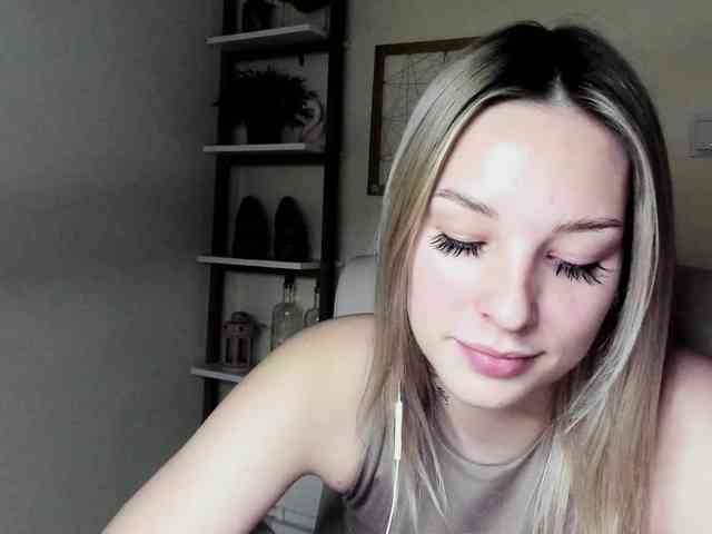 AngelaLux webcam