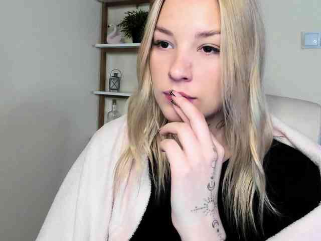 AngelaLux webcam