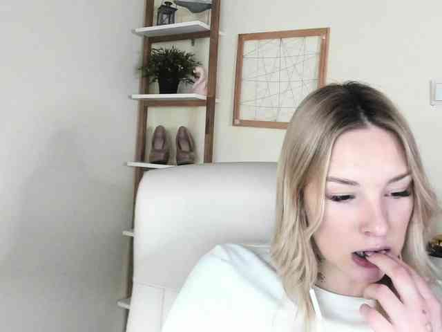 AngelaLux webcam