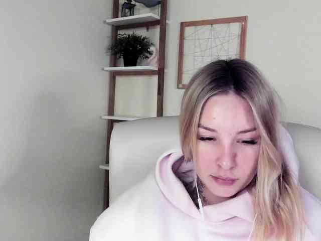 AngelaLux webcam