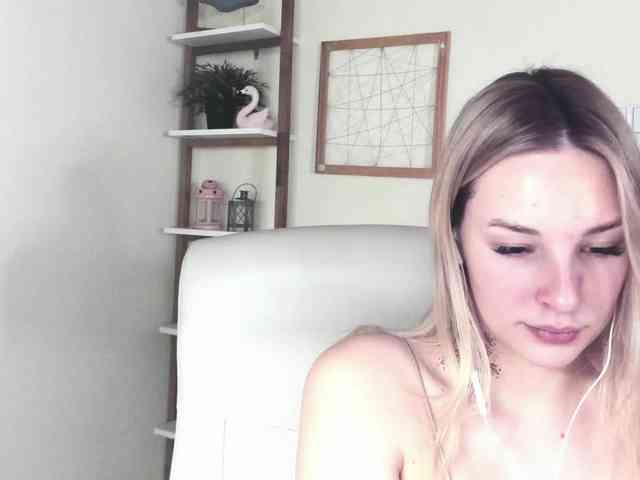 AngelaLux webcam
