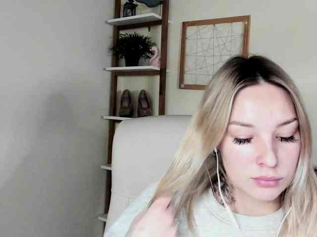 AngelaLux webcam