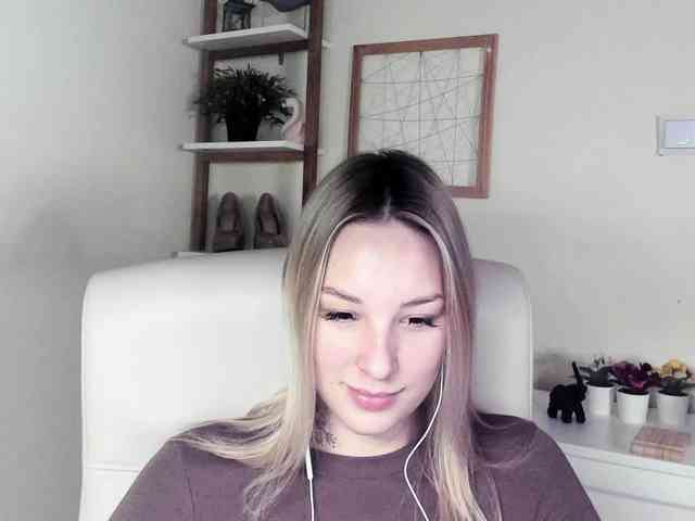 AngelaLux webcam