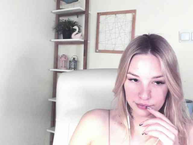 AngelaLux webcam