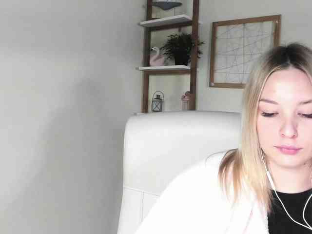 AngelaLux webcam