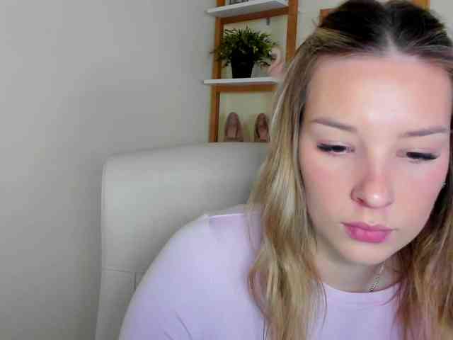 AngelaLux webcam