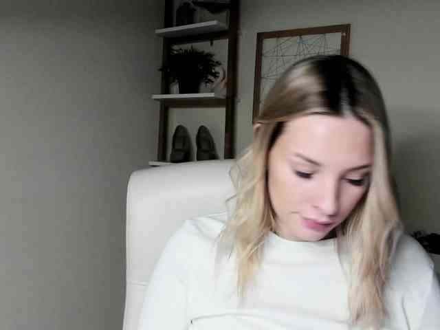 AngelaLux webcam