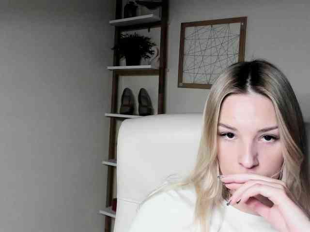 AngelaLux webcam