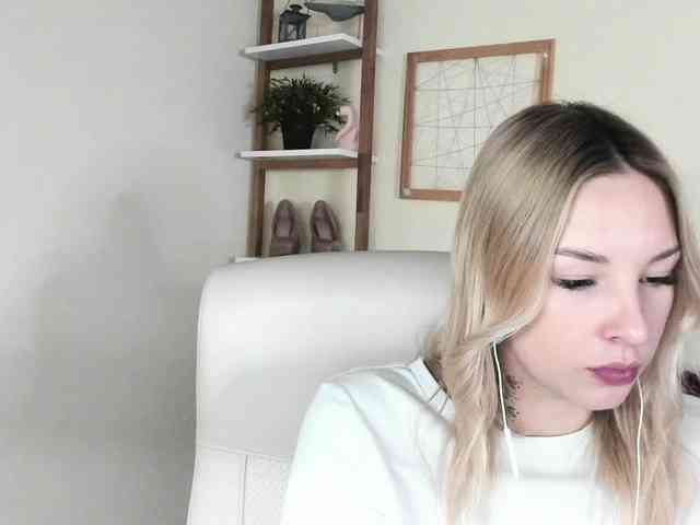 AngelaLux webcam