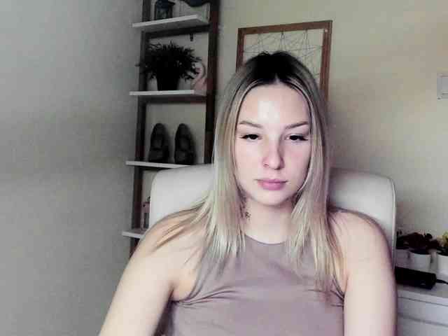 AngelaLux webcam